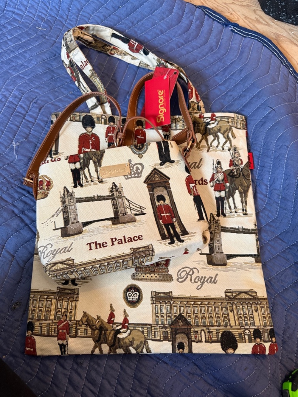 Signare Cream 'The Palace' Printed Tote and Mini Bag Set
